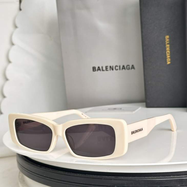 Picture of Balenciaga Sunglasses _SKUfw79480283fw